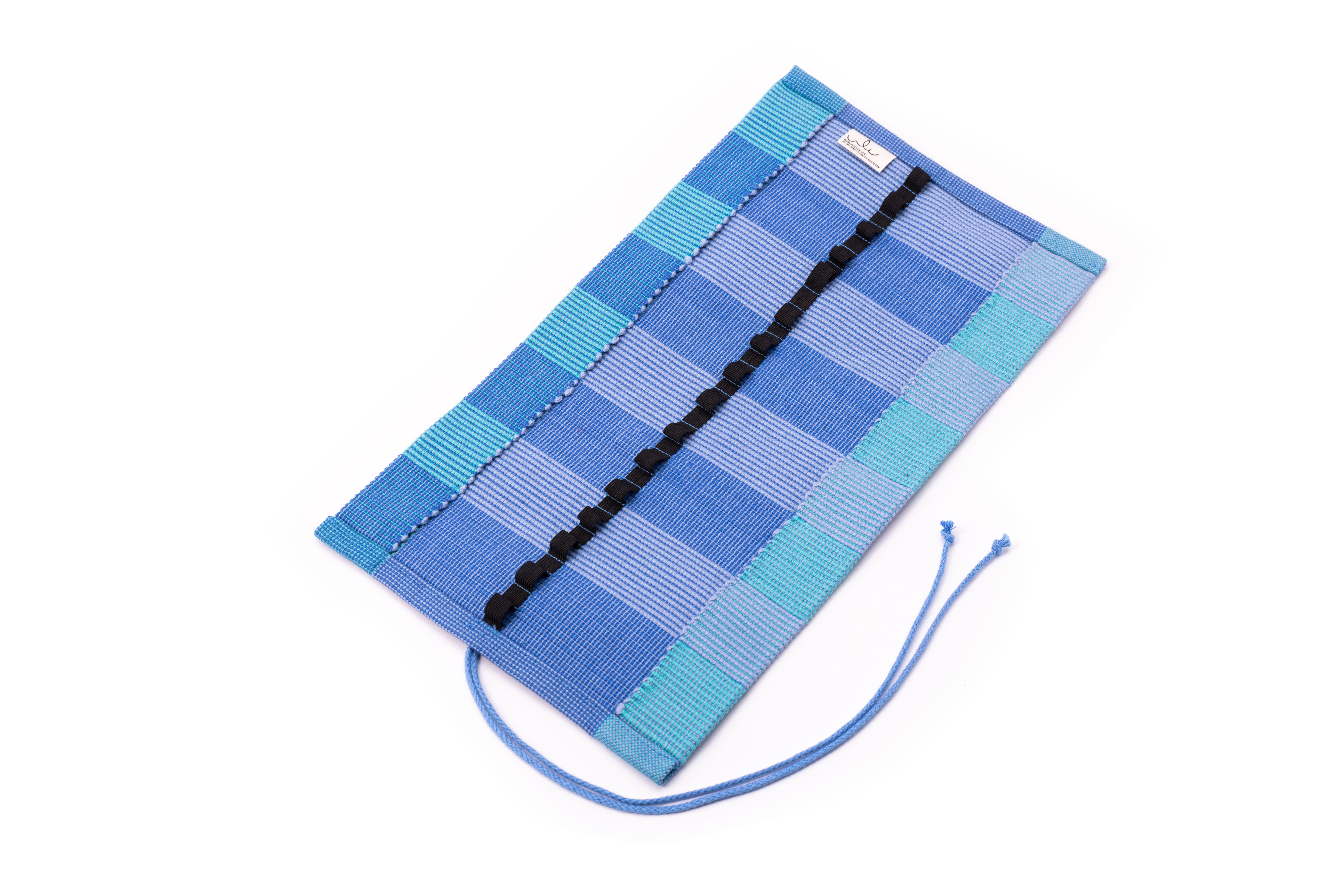 Hochwertige blaue Rolltasche mit Kordelverschluss Blau karierte Rolltasche mit schwarzem Akzent und Kordelverschluss