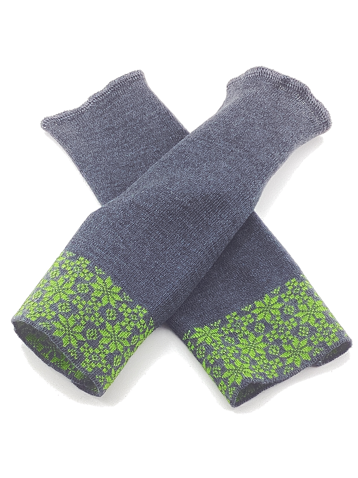 Graue Armstulpen mit grünem Blumenmuster Gestrickte, graue Armstulpen mit dekorativem grünem Blumenmuster