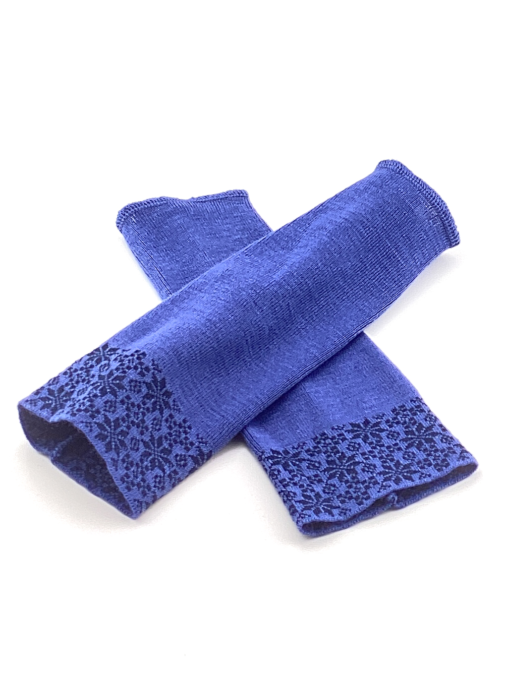Elegante blaue Armstulpen mit Spitze Zwei blaue Armstulpen mit dekorativer Spitze an den Enden