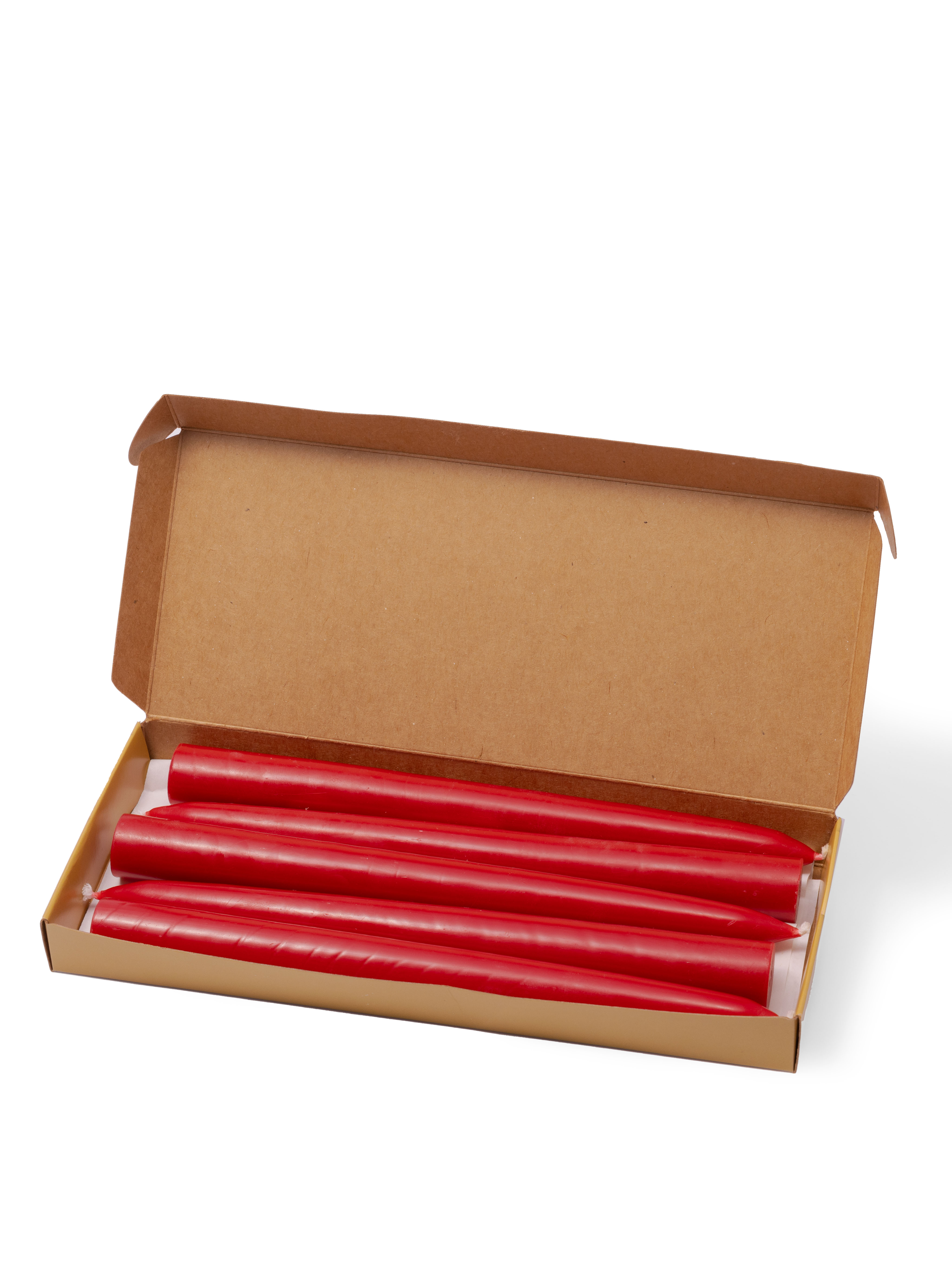 Set aus roten Stabkerzen in offener Verpackung Offene Schachtel mit mehreren roten Stabkerzen im Inneren