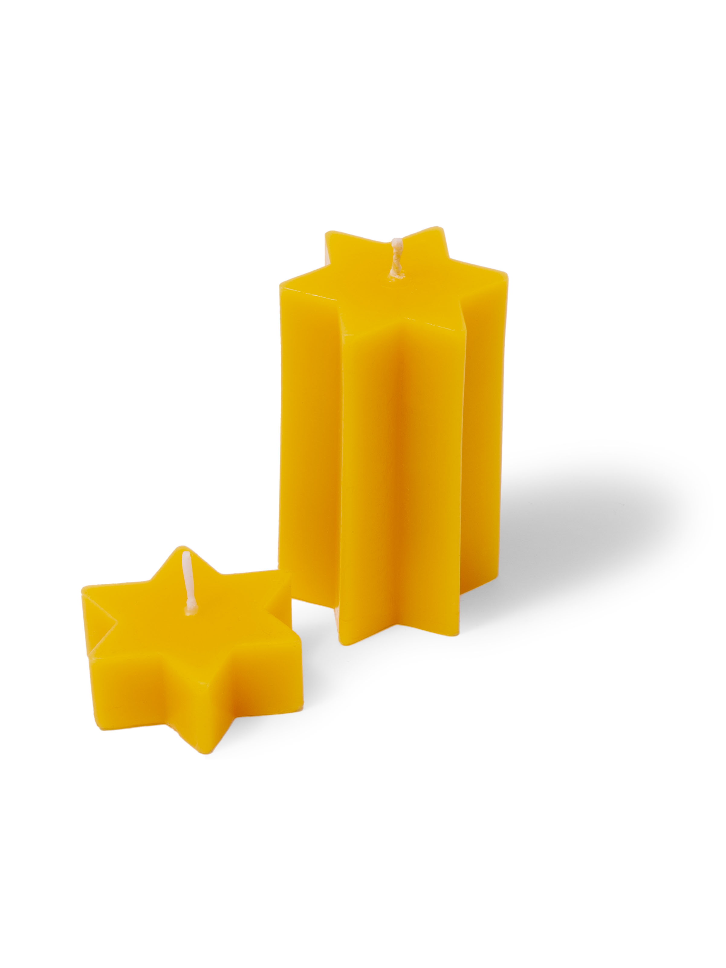 Gelbe Sternkerzen, 2er-Set, dekorativ Zwei gelbe Kerzen in Sternform, eine liegend und eine stehend