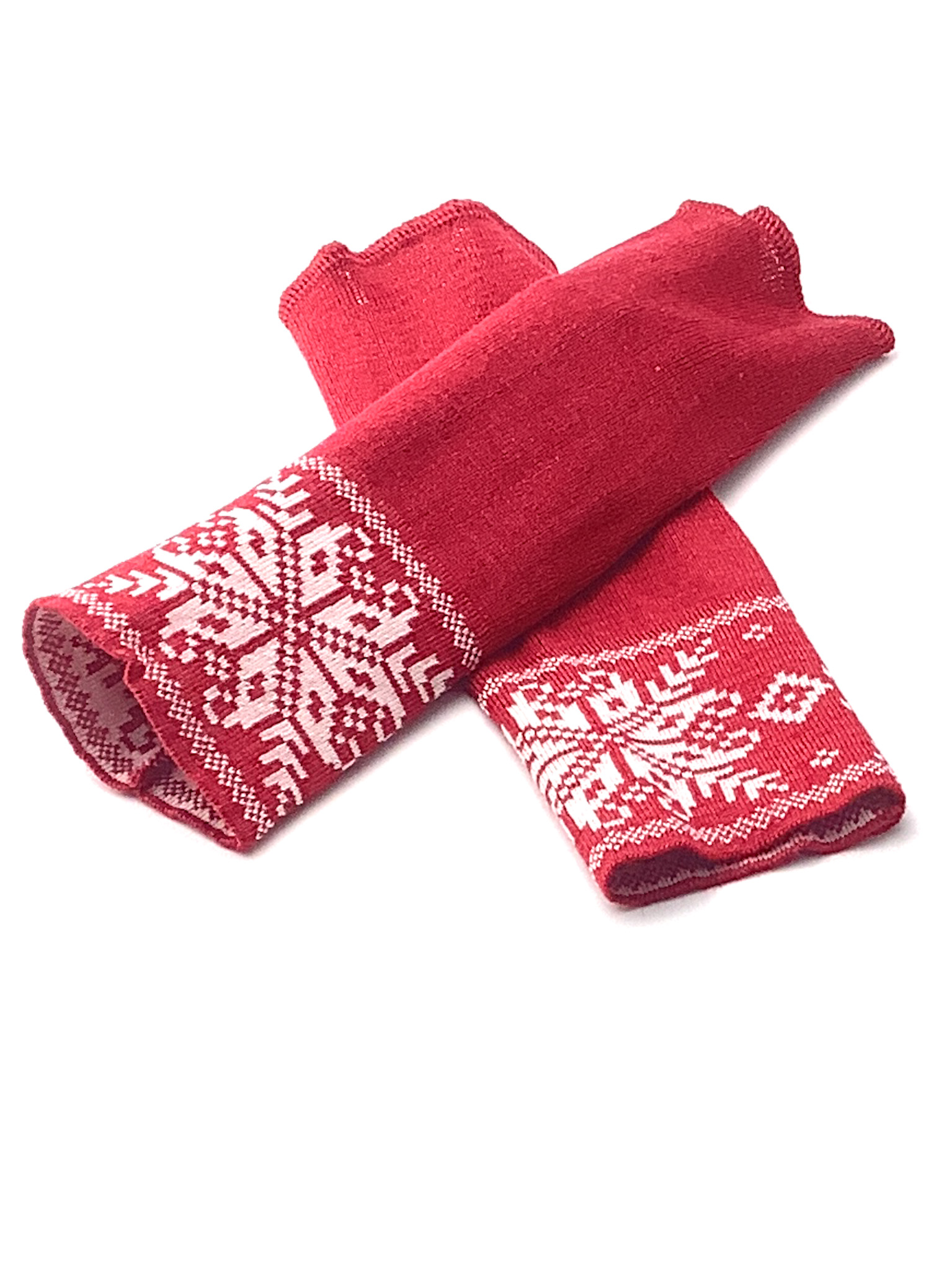 Rote Stulpen mit weißem Schneeflockenmuster Warme rote Strickstulpen mit dekorativem Schneeflockenmuster in Weiß