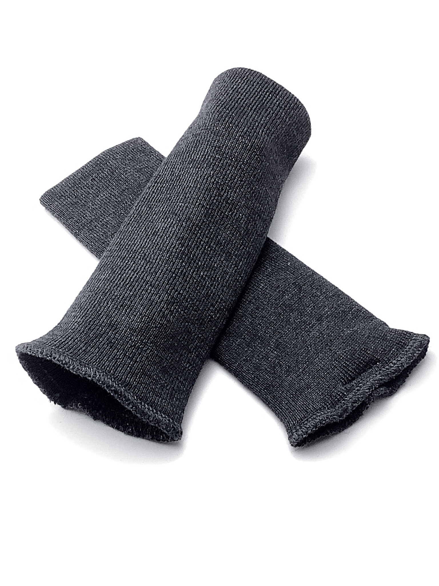 Warme Strickstulpen in Dunkelgrau für Damen und Herren Paar dunkelgraue Strickstulpen aus weichem Material